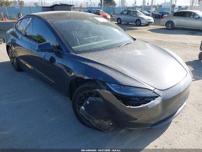 TESLA MODEL 3 2024