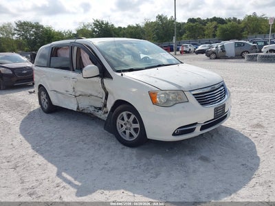 CHRYSLER TOWN & COUNTRY 2011