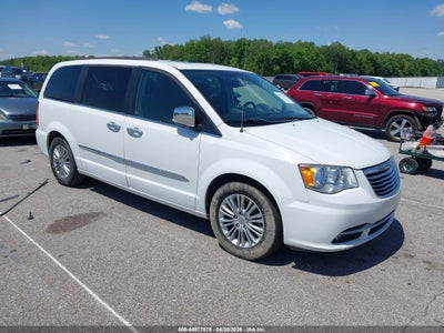 CHRYSLER TOWN & COUNTRY 2016