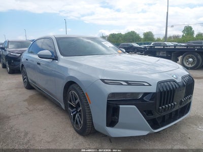 BMW 760 2023