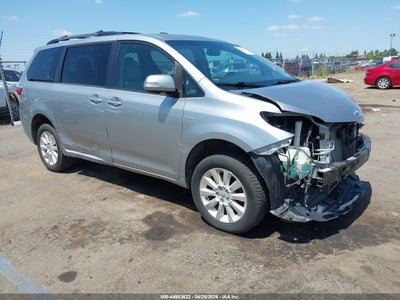 TOYOTA SIENNA 2016