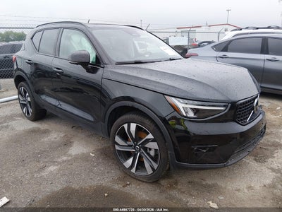 VOLVO XC40 2025