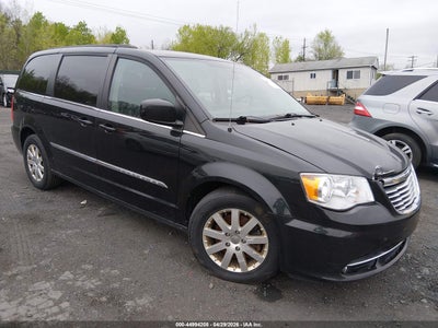 CHRYSLER TOWN & COUNTRY 2016