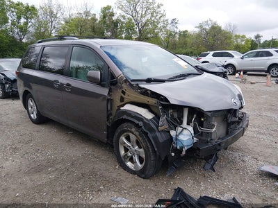TOYOTA SIENNA 2016