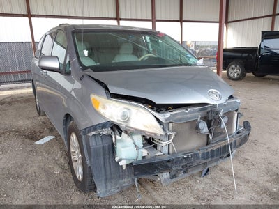TOYOTA SIENNA 2013
