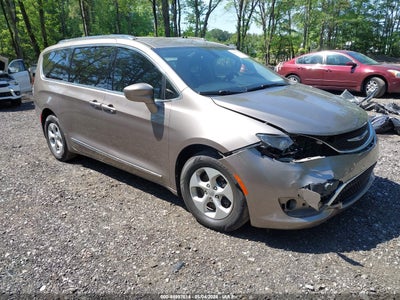 CHRYSLER PACIFICA 2017