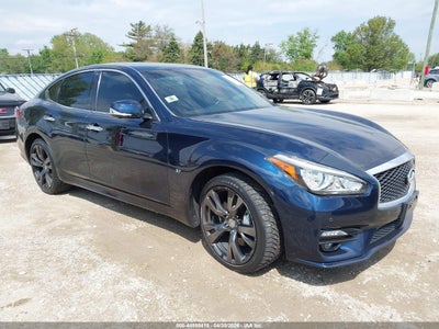 INFINITI Q70 2015