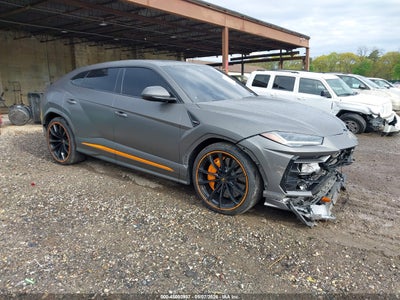 LAMBORGHINI URUS 2022