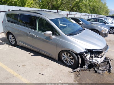 CHRYSLER PACIFICA 2017