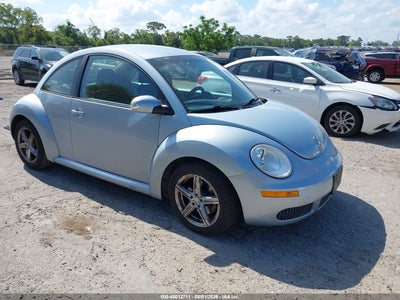 VOLKSWAGEN NEW BEETLE 2010