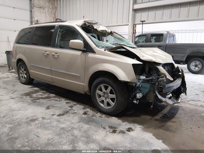 CHRYSLER TOWN & COUNTRY 2011