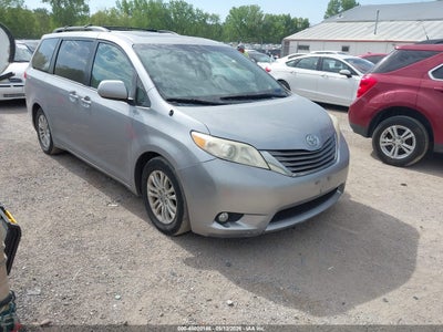 TOYOTA SIENNA 2011