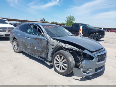 INFINITI Q70 2018