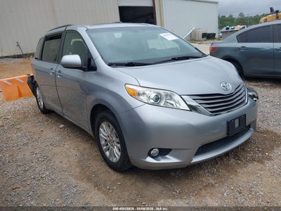 TOYOTA SIENNA 2015
