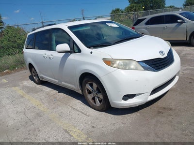 TOYOTA SIENNA 2011