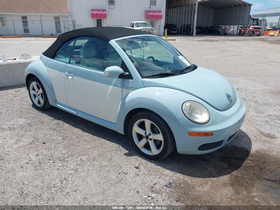 VOLKSWAGEN NEW BEETLE 2010