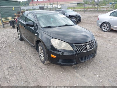 SUZUKI KIZASHI 2013