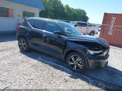 VOLVO XC40 2024