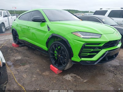 LAMBORGHINI URUS 2021
