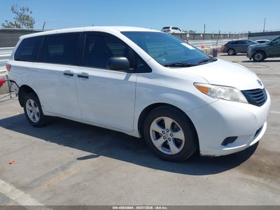 TOYOTA SIENNA 2015