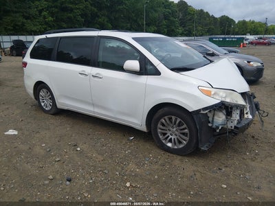 TOYOTA SIENNA 2016