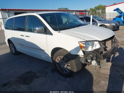 CHRYSLER TOWN & COUNTRY 2014