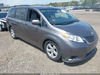 TOYOTA SIENNA 2015