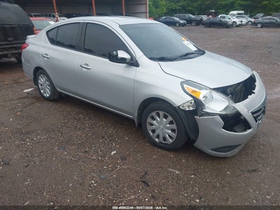 NISSAN VERSA 2017