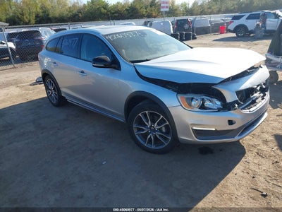 VOLVO V60 CROSS COUNTRY 2016