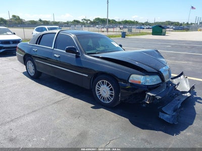 LINCOLN TOWN CAR 2011