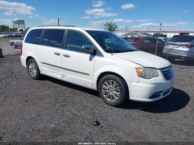 CHRYSLER TOWN & COUNTRY 2013