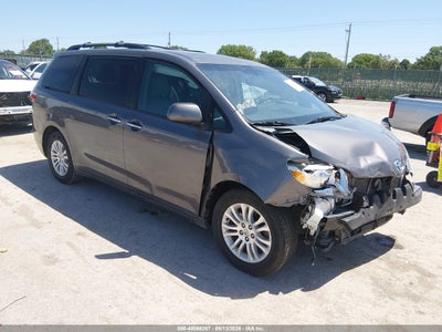 TOYOTA SIENNA 2015