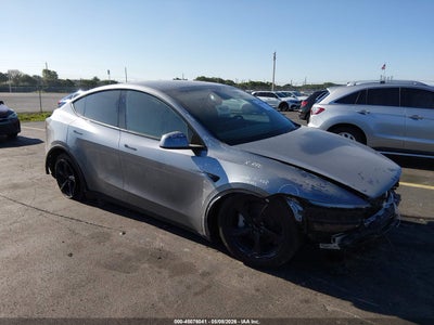 TESLA MODEL Y 2026
