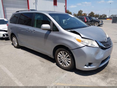 TOYOTA SIENNA 2011