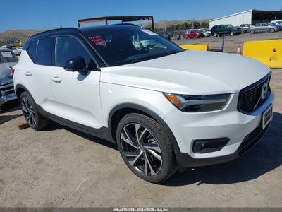 VOLVO XC40 2022