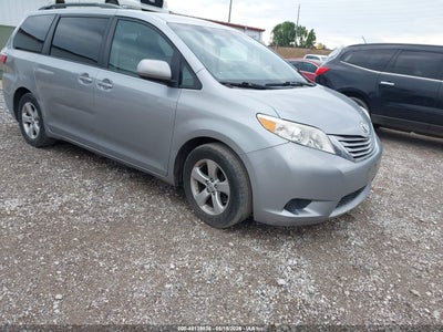 TOYOTA SIENNA 2016