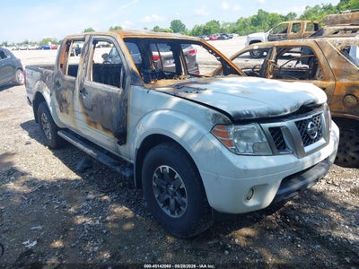 NISSAN FRONTIER 2014