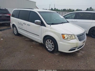 CHRYSLER TOWN & COUNTRY 2011