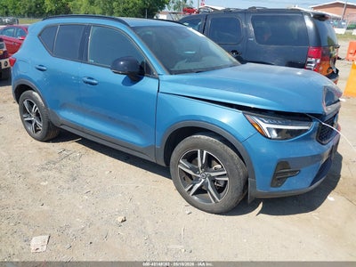 VOLVO XC40 2024