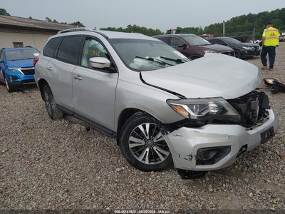 NISSAN PATHFINDER 2017