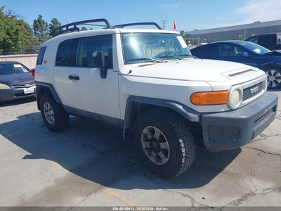 TOYOTA FJ CRUISER 2010