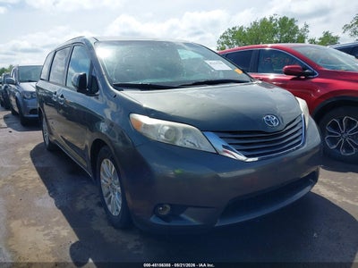 TOYOTA SIENNA 2013
