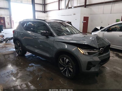 VOLVO XC40 2023