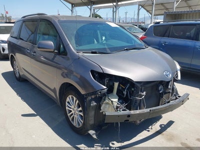 TOYOTA SIENNA 2013