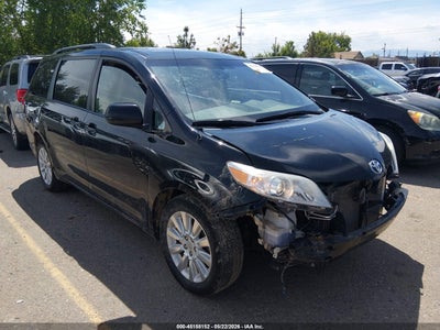 TOYOTA SIENNA 2013