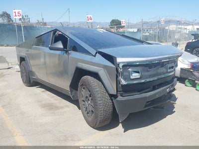 TESLA CYBERTRUCK 2025
