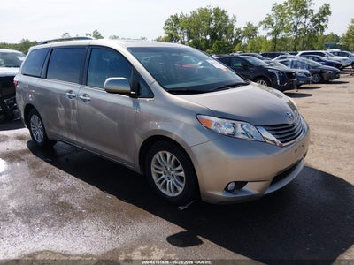 TOYOTA SIENNA 2016