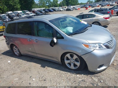TOYOTA SIENNA 2016