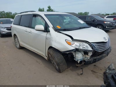 TOYOTA SIENNA 2016