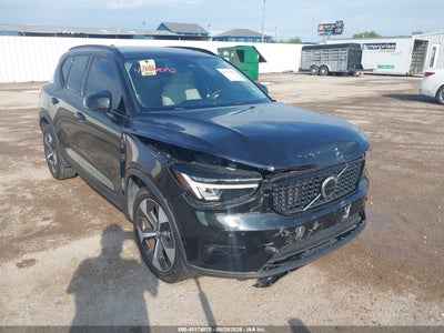 VOLVO XC40 2025